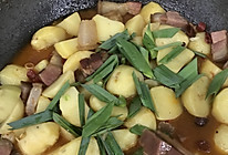 腊肉烧土豆的做法