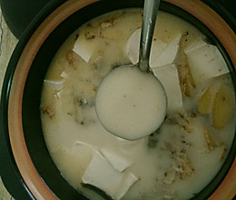 砂锅鲫鱼豆腐汤的做法