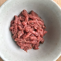 家常青椒牛肉丝的做法图解1