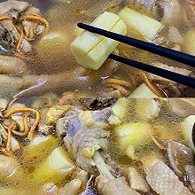 虫草菇淮山炖鸡，简单美味