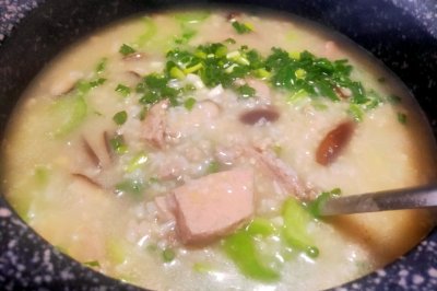 小米猪肝砂锅粥