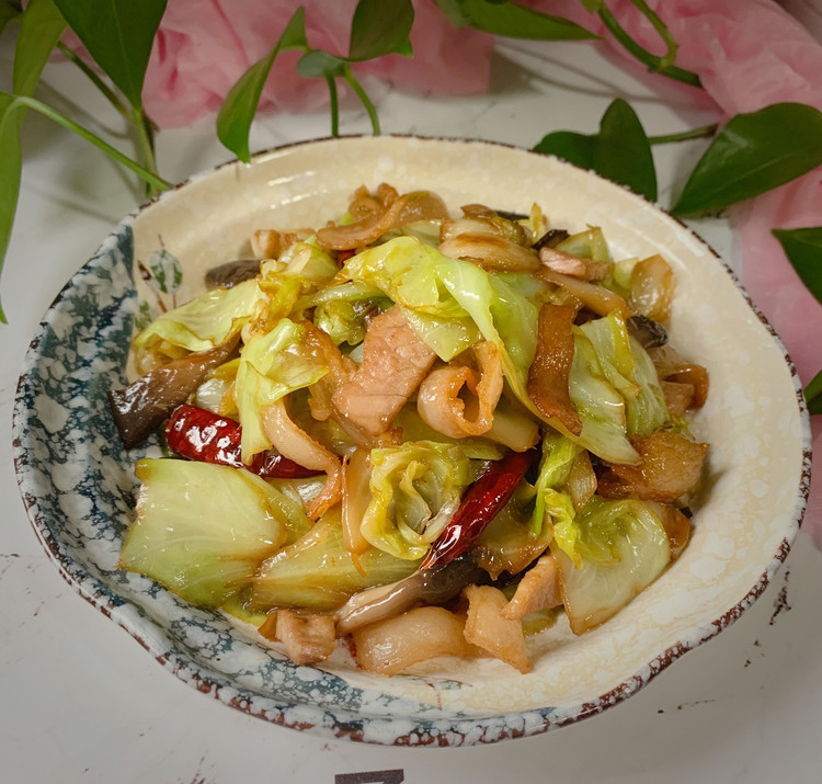 干锅腊肉手撕包菜的做法
