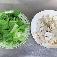 #开启冬日滋补新吃法# 肉末油菜口蘑的做法图解2