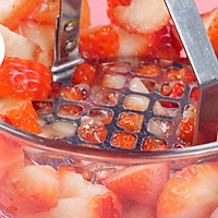 网红韩式草莓牛奶的做法图解1