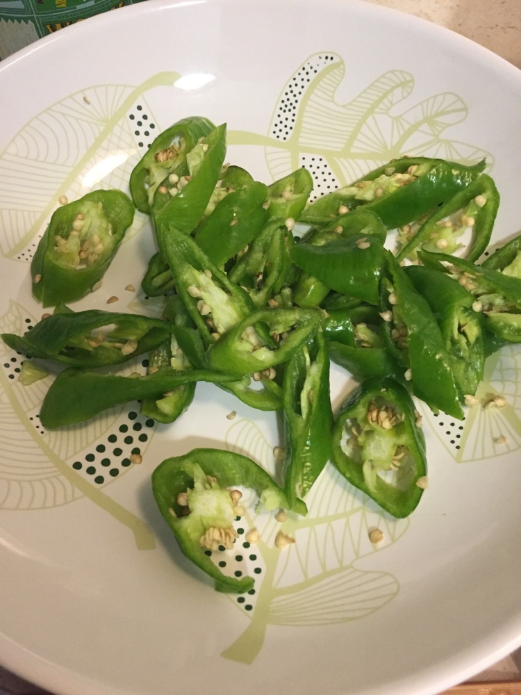 湖南辣椒炒肉的做法图解1