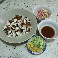 香菇肉末烧豆腐的做法图解2