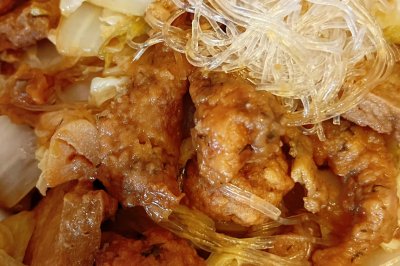 大烩菜（藏在冰箱角落的食材大聚会如小酥肉、豆腐、各种丸子）
