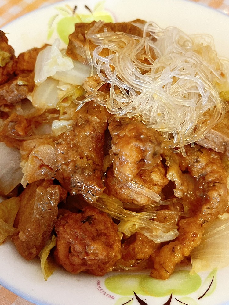 大烩菜（藏在冰箱角落的食材大聚会如小酥肉、豆腐、各种丸子）的做法