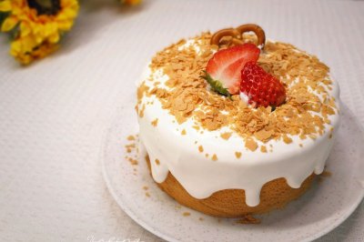 草莓薄脆奶油蛋糕