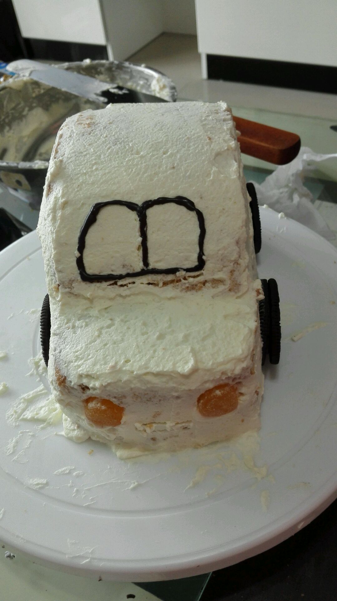 奶油小汽车蛋糕的做法_【图解】奶油小汽车蛋糕怎么做如何做好吃_奶油小汽车蛋糕家常做法大全_只在上线时爱你哟_豆果美食