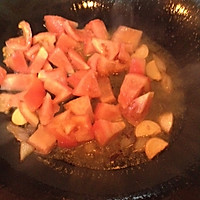 西红柿金针菇蛋汤#比暖男更暖的是#的做法图解2