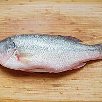 砂锅焖鱼的做法图解1
