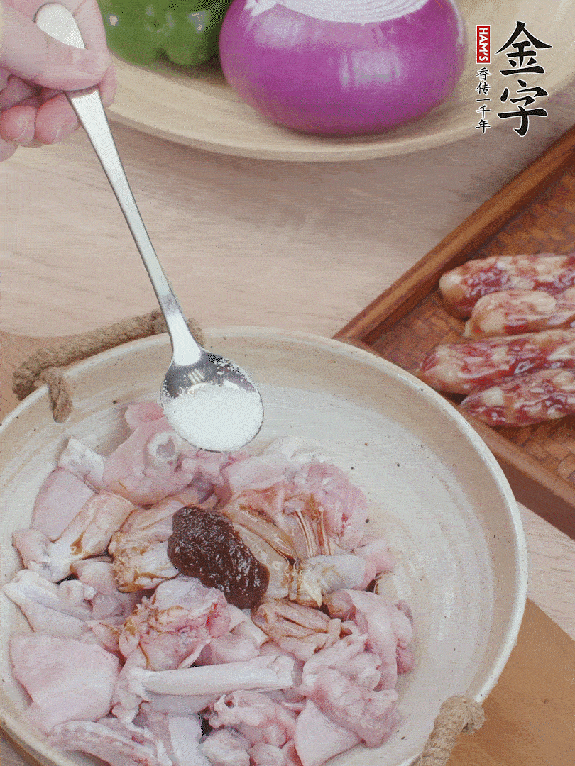 牛蛙香肠煲的做法图解2