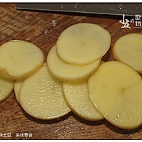 黑椒培根烤土豆：美味零食的做法图解1