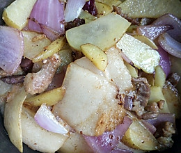 洋葱土豆肉片烩的做法