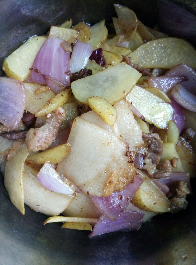 洋葱土豆肉片烩的做法