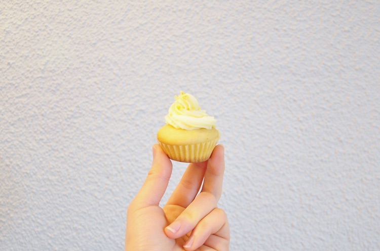 奶油霜纸杯蛋糕 yellow cupcake的做法图解11