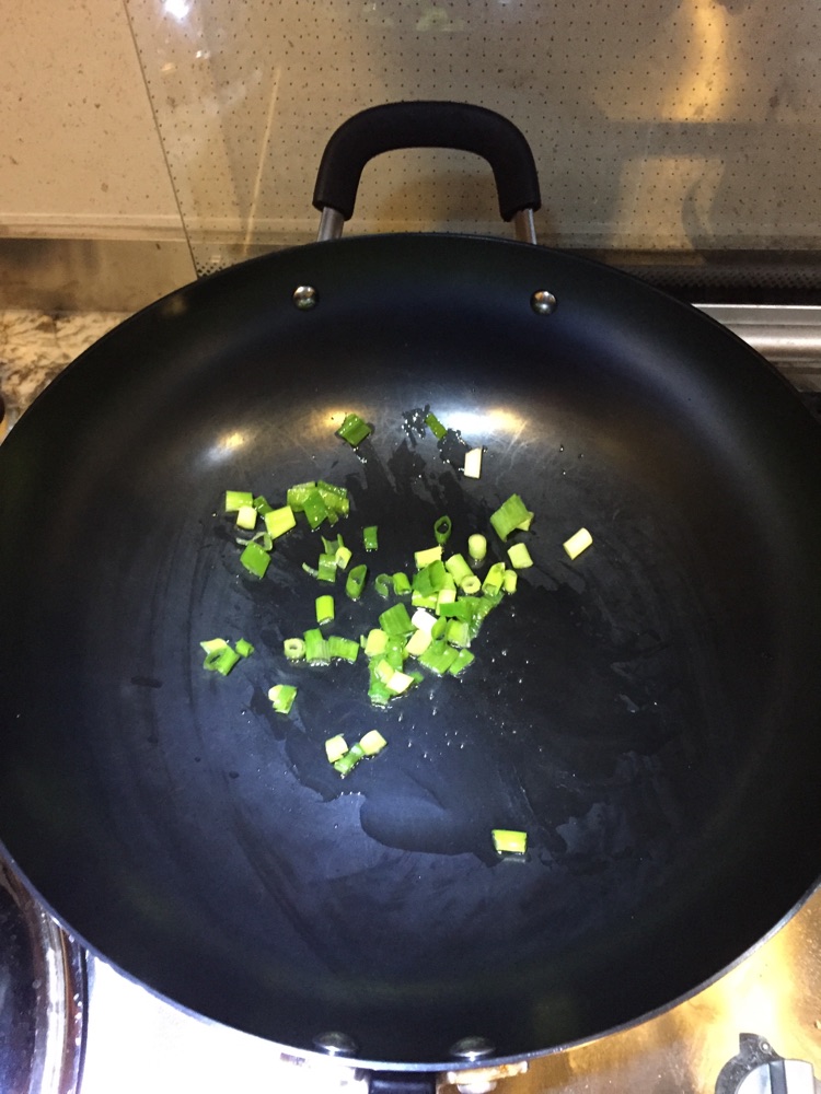 芹菜炒肉的做法图解2