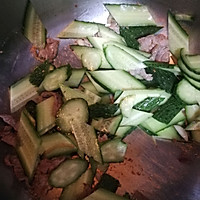 黄瓜木耳炒肉片的做法图解7