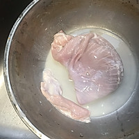 莲子酸菜猪肚汤的做法图解2