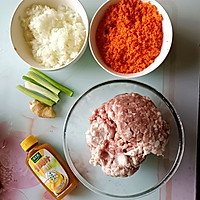 #鸡汁入家宴 感恩正当“食”#猪肉胡萝卜蒸饺的做法图解1