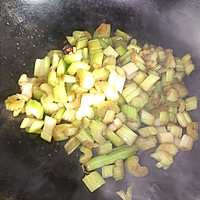 醋烹大芹菜减脂降压的做法图解2