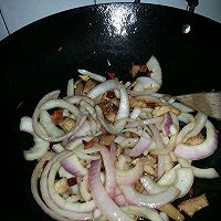 洋葱炒肉的做法图解4