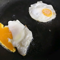 简单快速的早餐—鸡蛋三明治的做法图解2