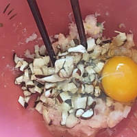 香菇煎肉饼的做法图解4