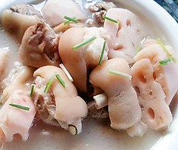 李孃孃爱厨房之——莲藕猪蹄汤的做法