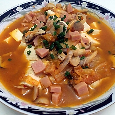 泡菜杂菇豆腐汤