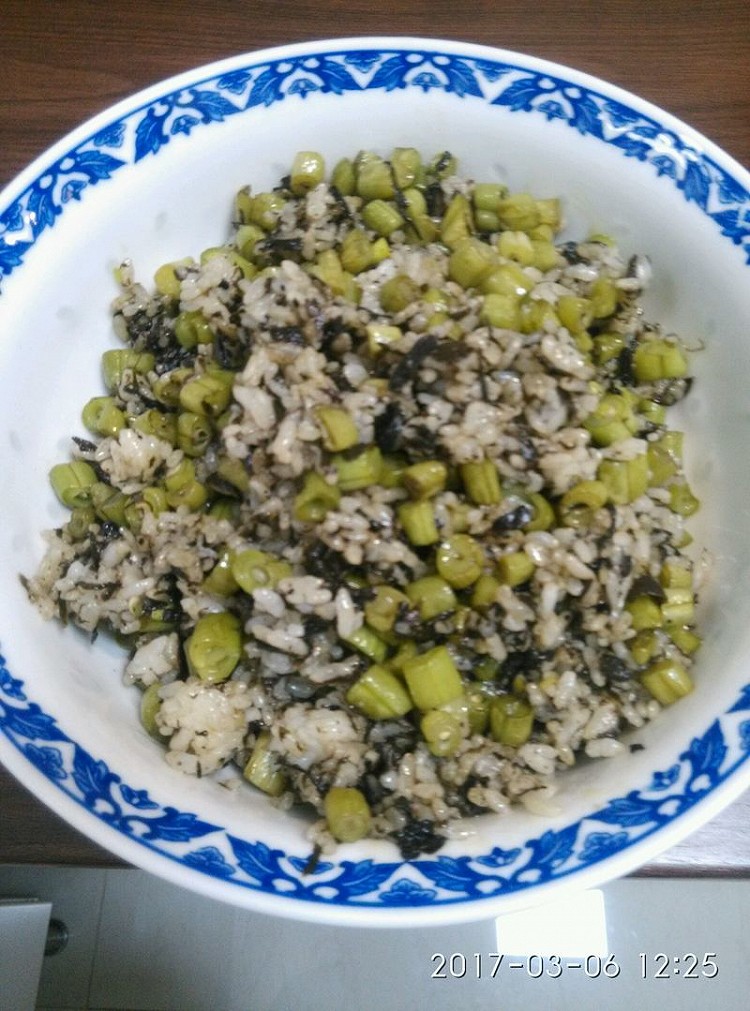 榄菜四季豆炒饭的做法