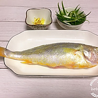 鲜蒸黄花鱼的做法图解1