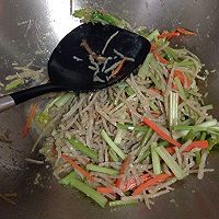 炒鱼面#舌尖上的外婆香#的做法图解4