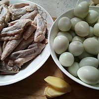 鸡翅红烧鹌鹑蛋的做法图解1