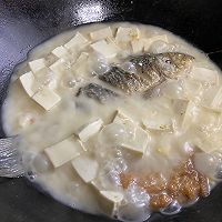 鲫鱼豆腐汤的做法图解5