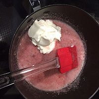 草莓酸奶慕斯的做法图解3
