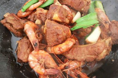 红烧虾与排骨