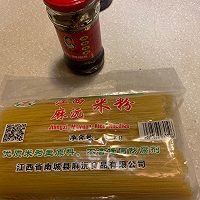 快手菜油辣子豆豉拌米粉的做法图解1