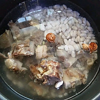 云南/芸豆海带排骨汤的做法图解8