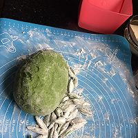 健康营养好看又好吃的菠菜南瓜树叶大馒头的做法图解12