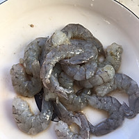 荷兰豆炒虾仁的做法图解1