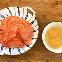 西红柿炒鸡蛋（番茄炒蛋）的做法图解1
