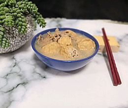 油面筋金针菇牛肉汤的做法