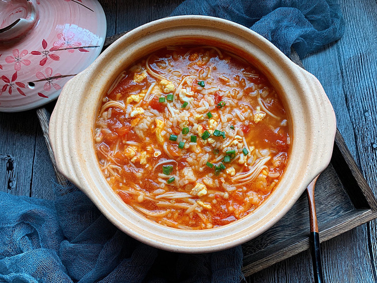 茄汁金针菇烩饭的做法