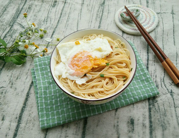 懒人版早餐——鸡蛋面条