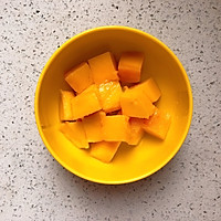 夏日甜品——芒果紫米捞的做法图解3