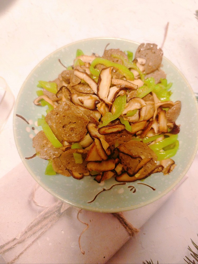 牛肉丸炒香菇的做法