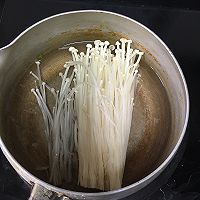 当熏肉遇上金针菇#优思明5.20 我爱0距离#的做法图解1