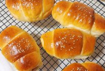 #安佳新年聚会食谱#超松软超拉丝香肠面包（一次性发酵）的做法